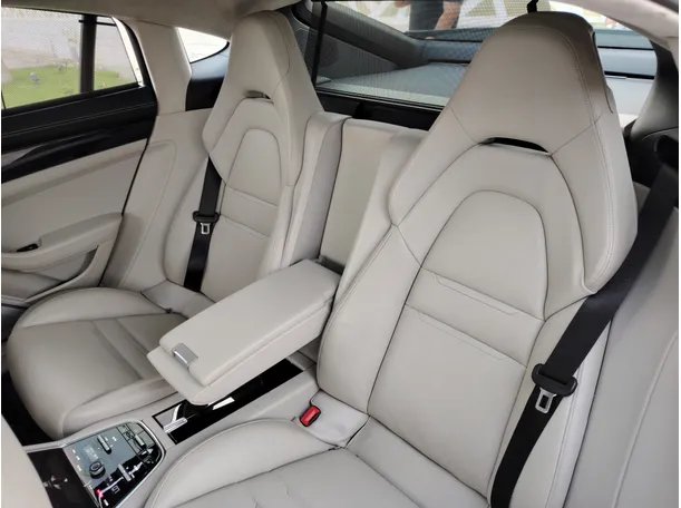 Car image 16