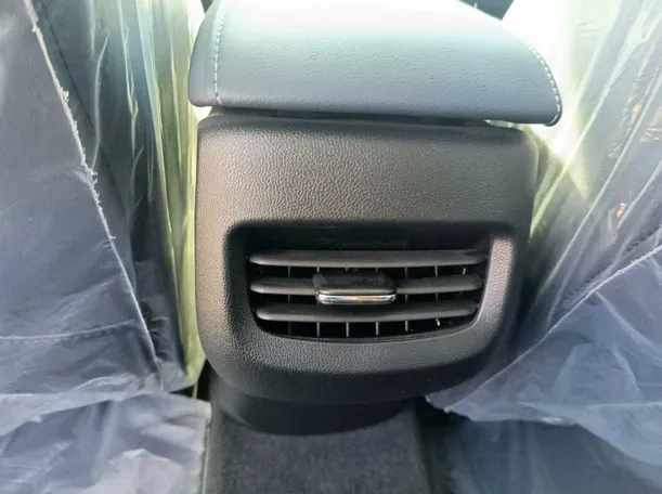 Car image 32