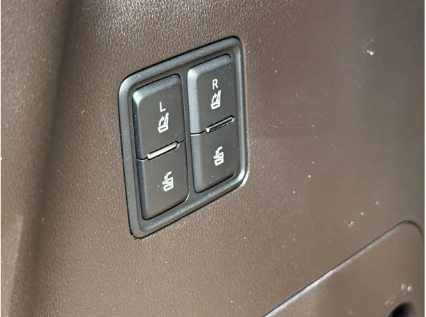 Car image 36