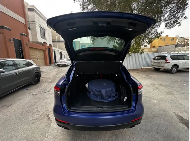 Car image 23