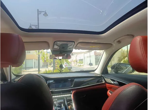 Car image 18