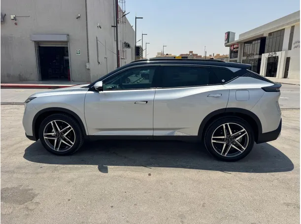 Car image 8