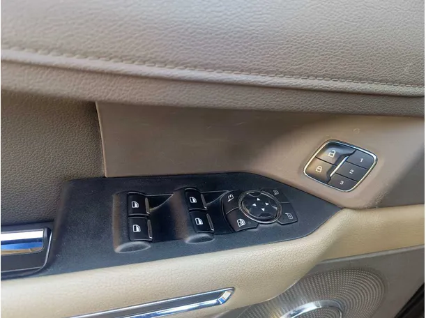 Car image 33