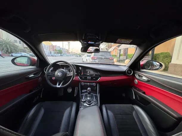 Car image 13