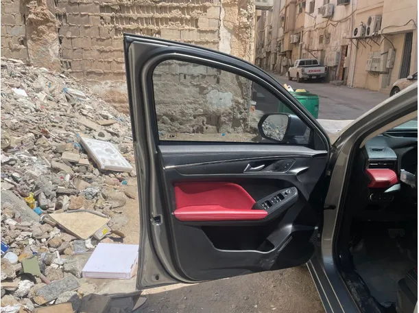 Car image 10