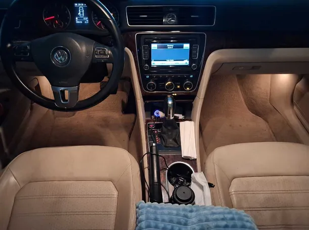 Car image 17