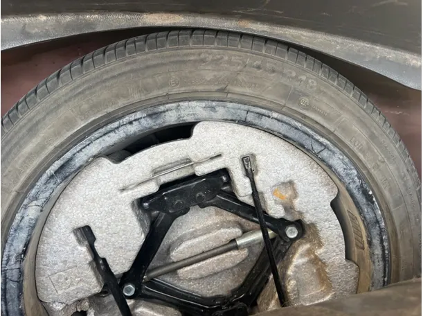 Car image 20