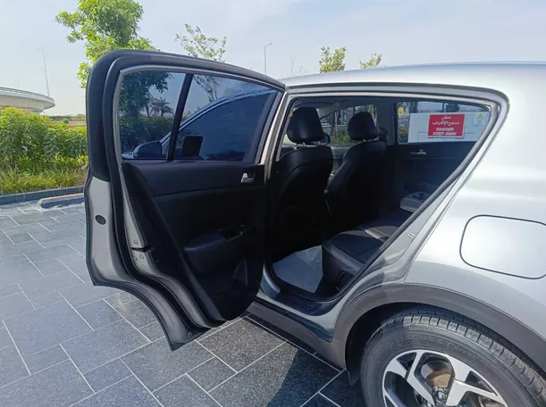 Car image 16