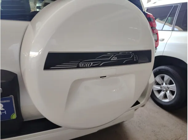 Car image 25