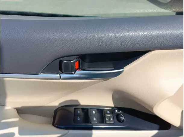 Car image 28