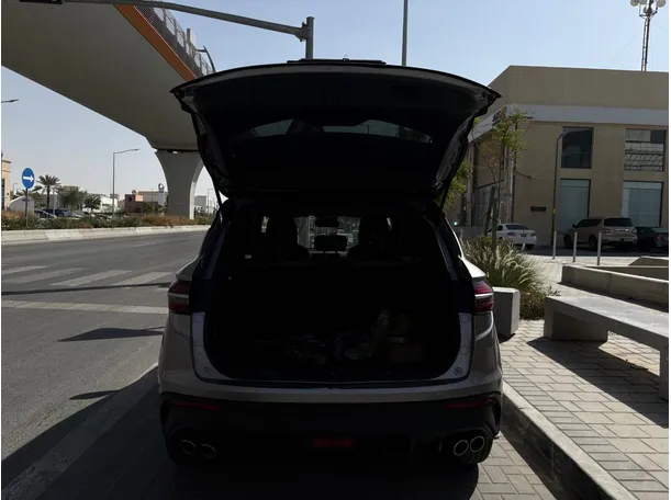 Car image 24
