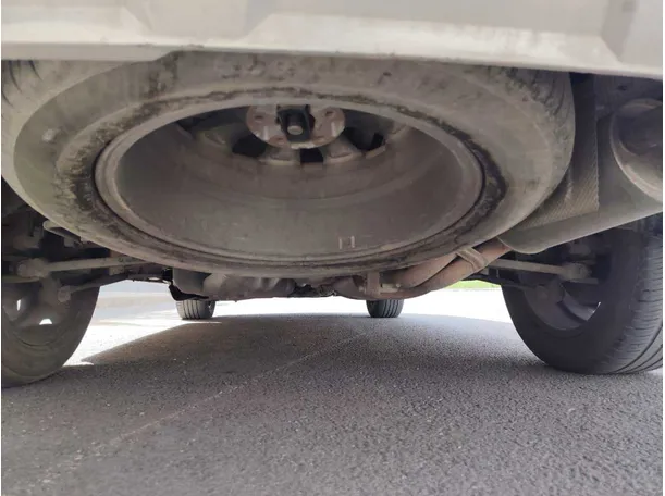 Car image 30