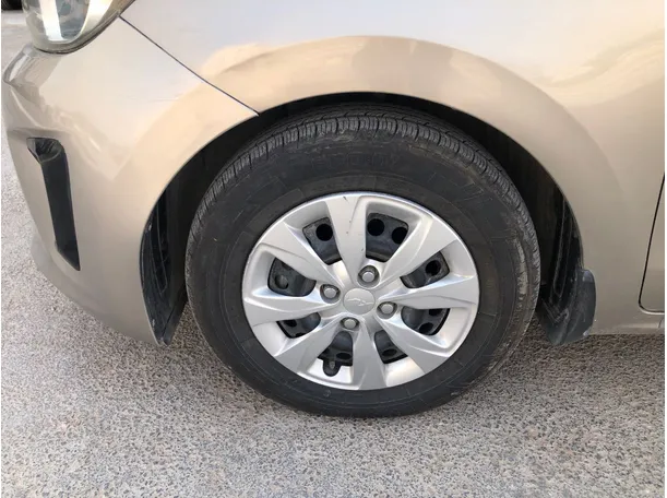 Car image 10