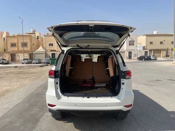 Car image 21