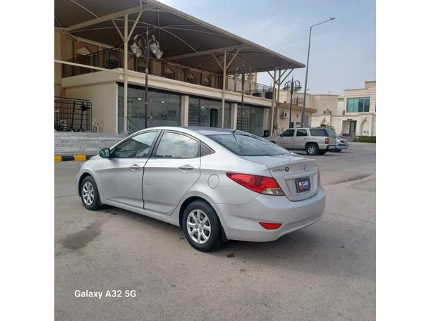 Car image 7
