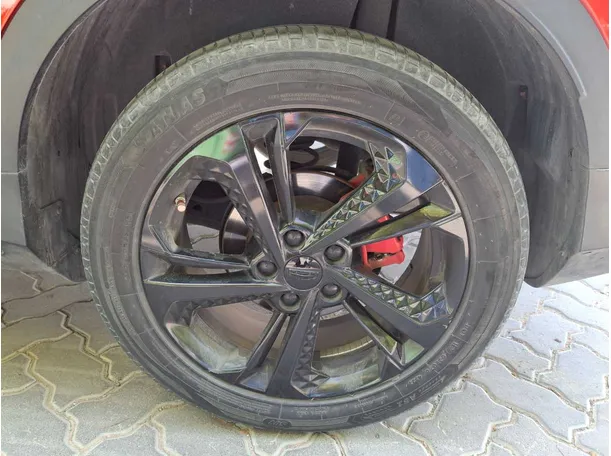 Car image 9