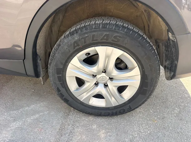 Car image 9