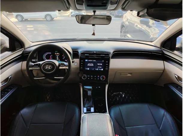 Car image 18