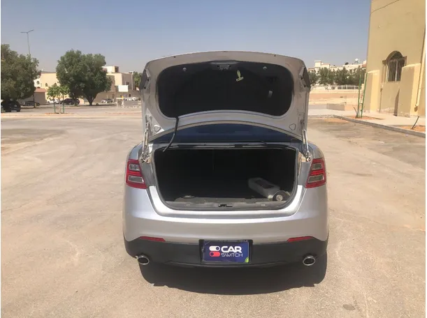 Car image 18