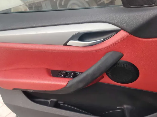 Car image 30