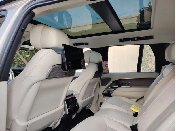 Car image 10