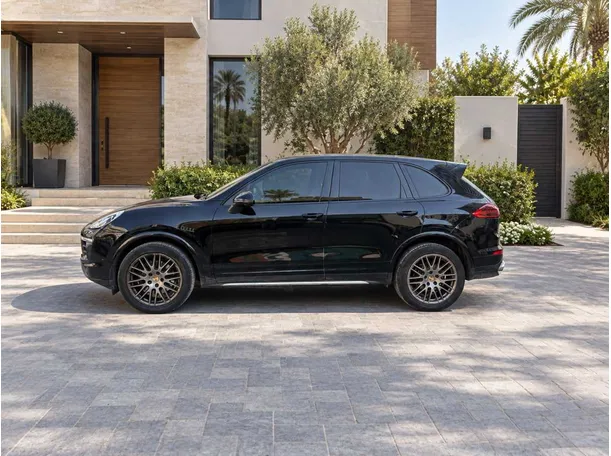 Car image 8