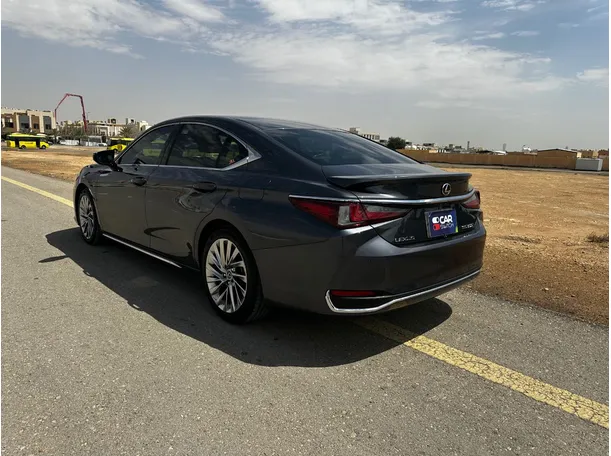 Car image 7