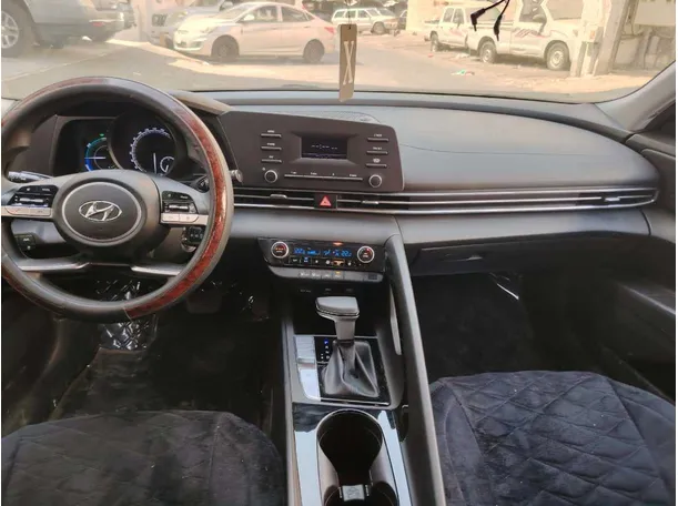 Car image 19