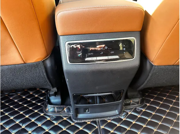 Car image 24