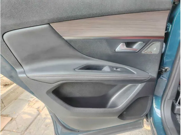 Car image 40
