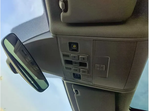 Car image 32