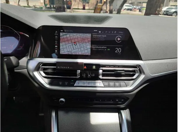 Car image 26