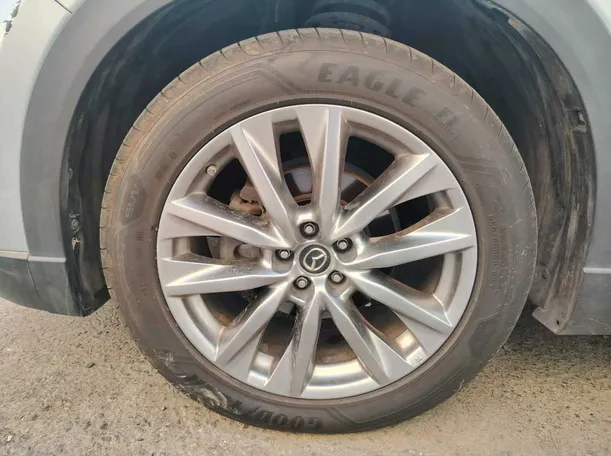 Car image 9
