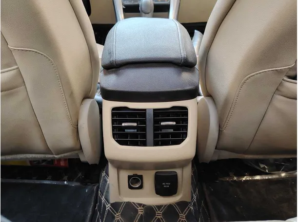 Car image 29