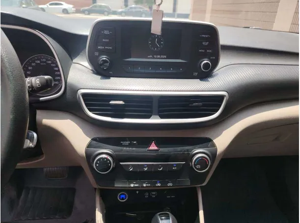 Car image 26
