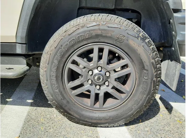 Car image 9