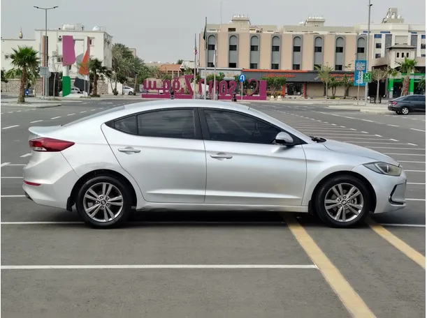 Car image 4