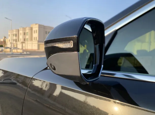 Car image 30