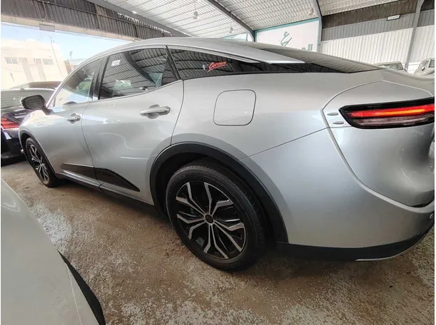 Car image 8