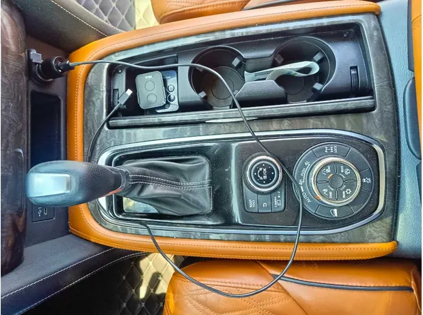 Car image 25