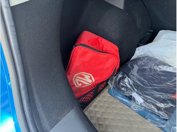 Car image 23