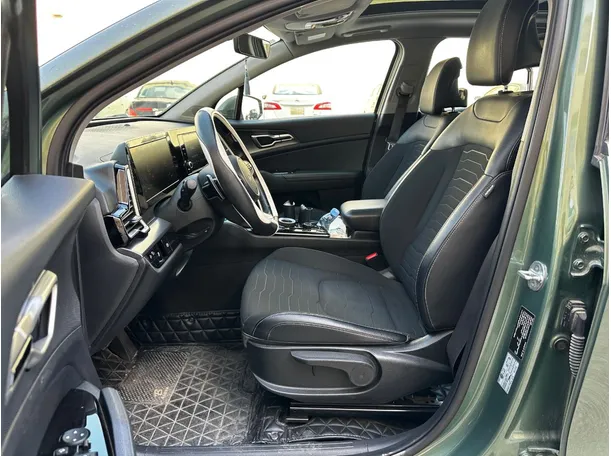 Car image 12
