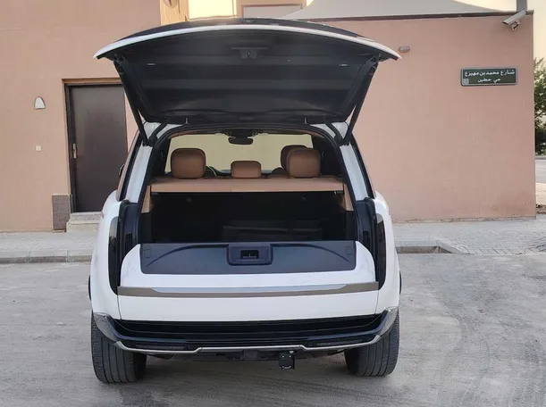 Car image 25