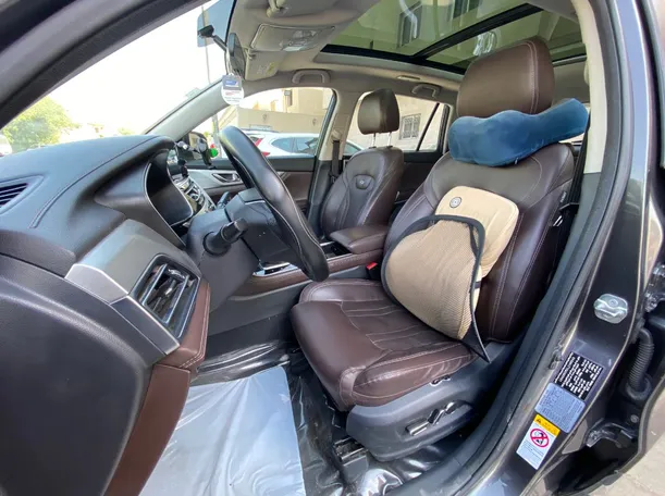 Car image 11