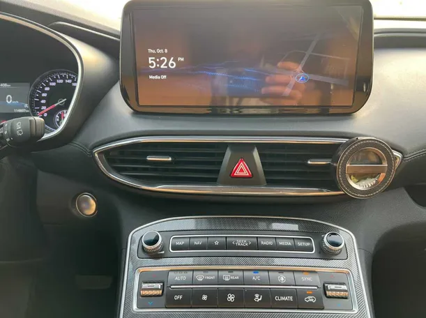 Car image 19