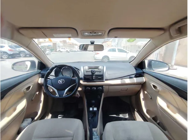 Car image 18