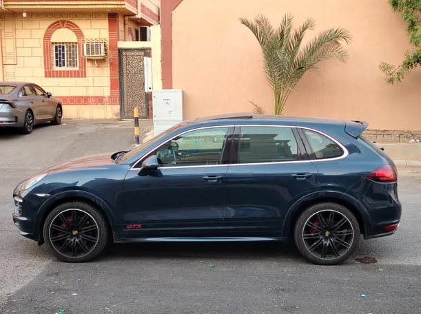 Car image 8