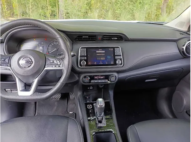 Car image 15