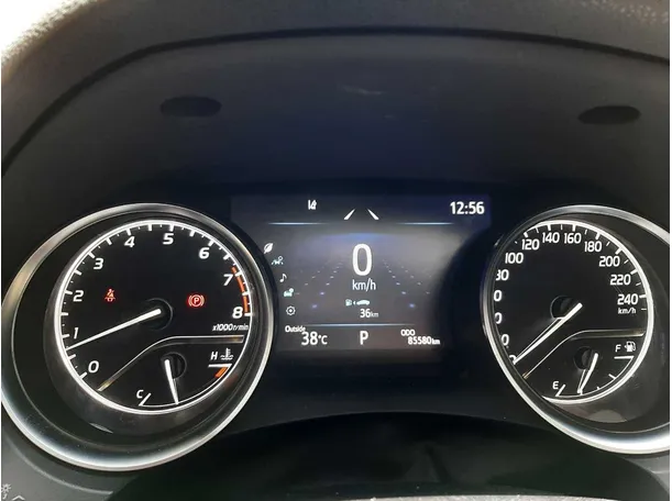 Car image 18
