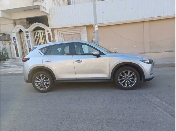 Car image 4